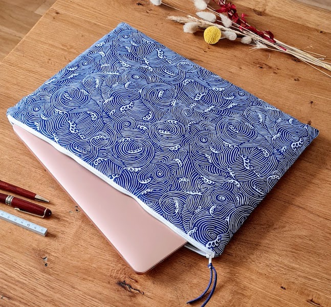 Hokusai laptop or tablet sleeve