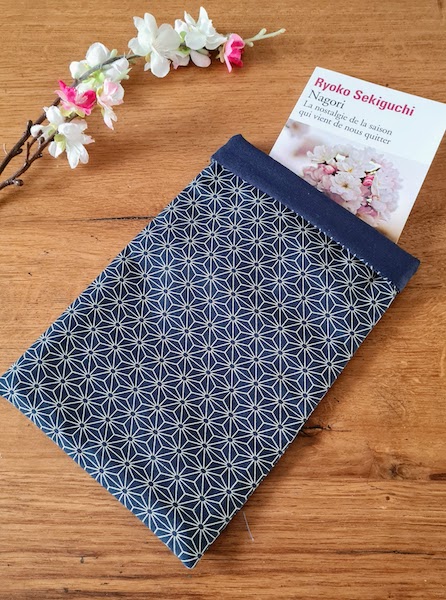 Diamond book pouch