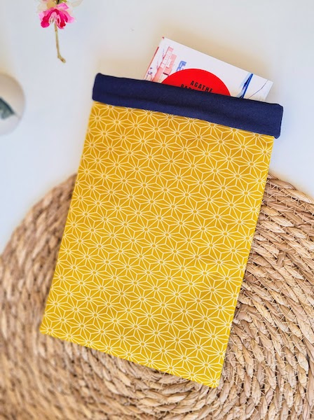 Yellow book pouch - Image 3