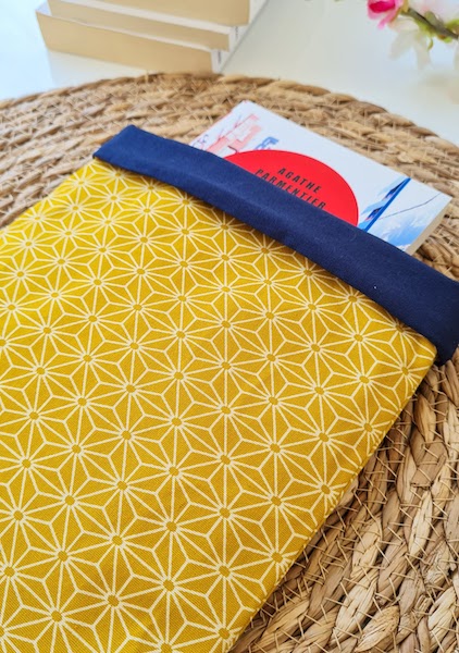 Yellow book pouch - Image 2