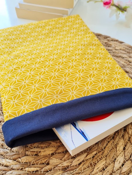 Yellow book pouch - Image 4