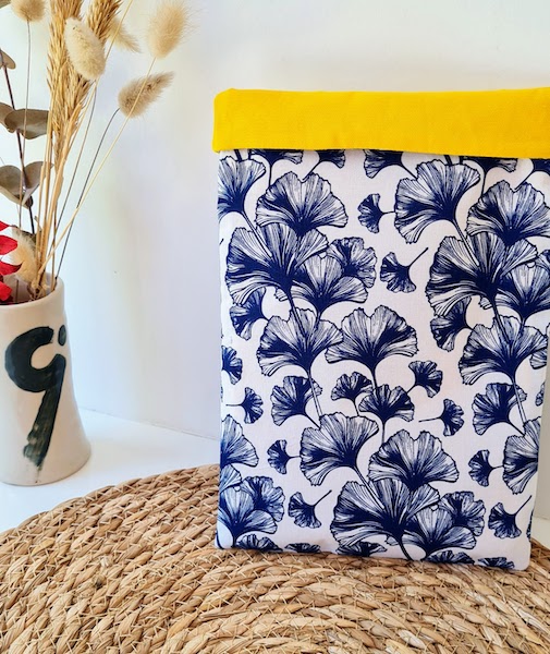 Gingko book pouch - Image 2