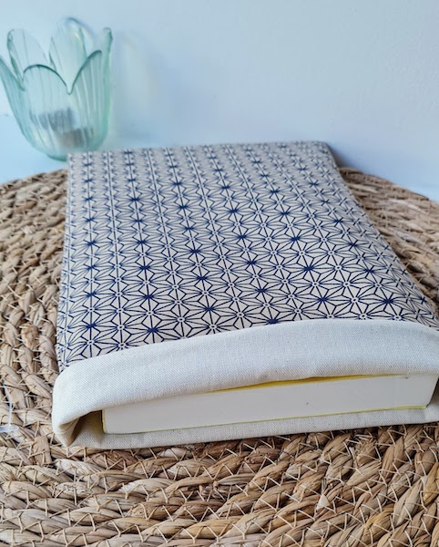 Cream diamond book pouch - Image 4