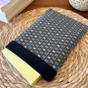 pochette à livre noire