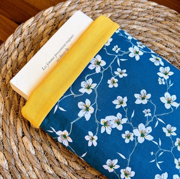 Pochette à livre amandier bleu et jaune