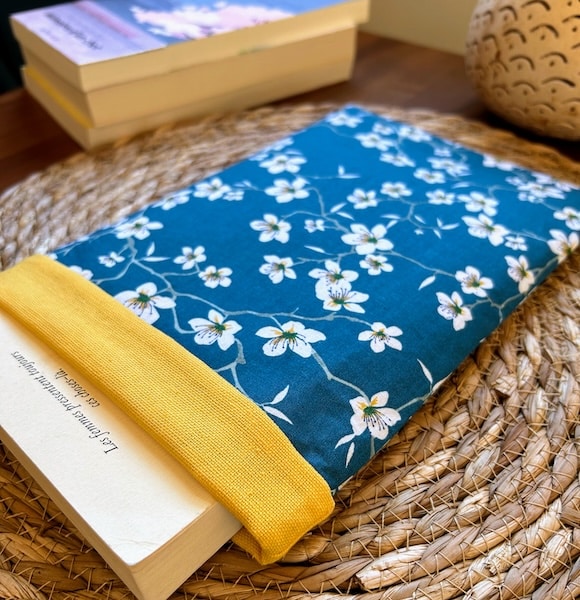 Pochette à livre amandier bleu et jaune